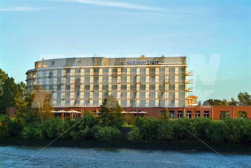 почивка в Golden Tulip Hamburg Aviation