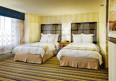 почивка в Renaissance by Marriott Des Moines Savery