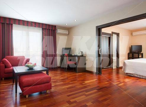 почивка в NH Les Corts