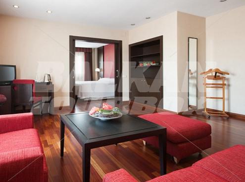 почивка в NH Les Corts