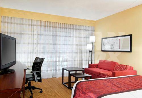 почивка в Courtyard by Marriott Kansas City South