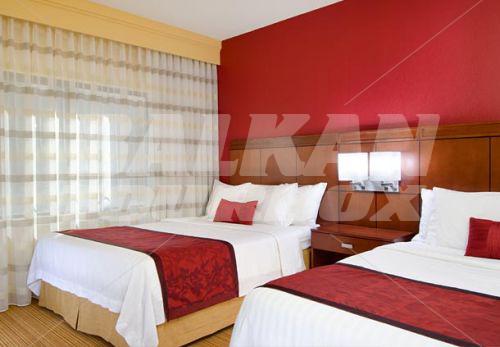 почивка в Courtyard by Marriott Kansas City South