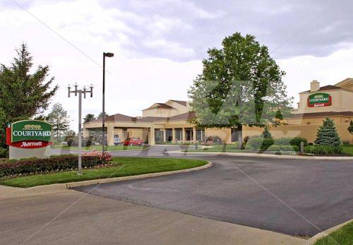 почивка в Courtyard by Marriott Kansas City South