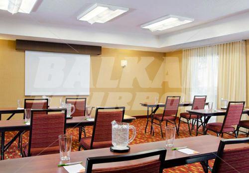 почивка в Courtyard by Marriott Kansas City South