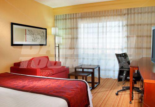 почивка в Courtyard by Marriott Dallas Central Expressway