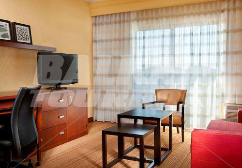 почивка в Courtyard by Marriott Dallas Central Expressway