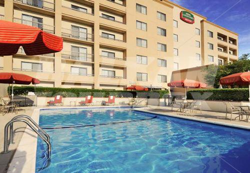 почивка в Courtyard by Marriott Dallas Central Expressway
