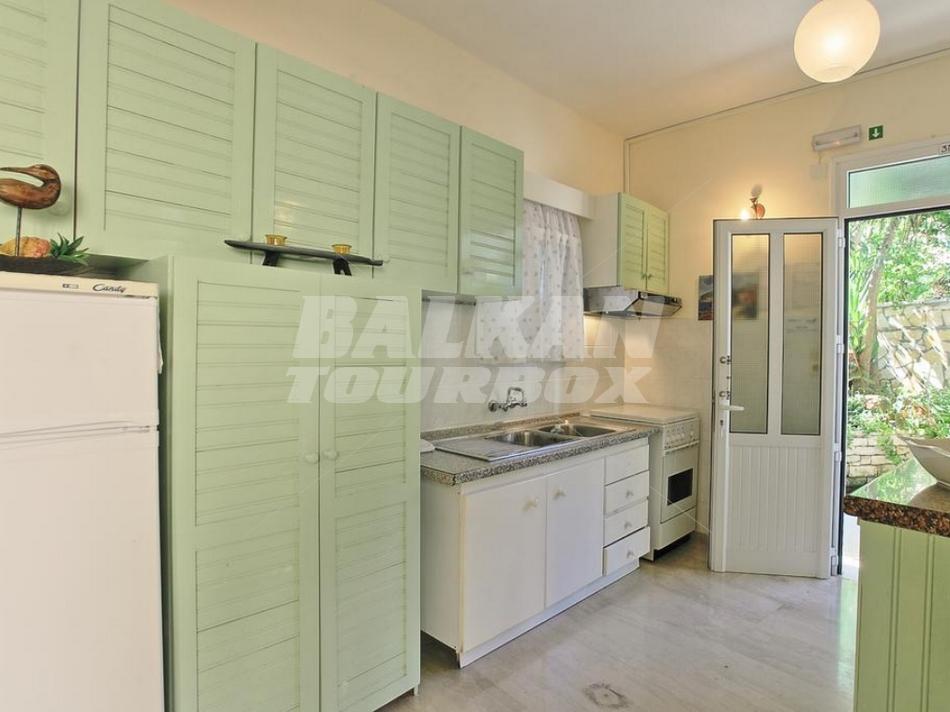 holiday in Kaminaki Beachfront Apartments