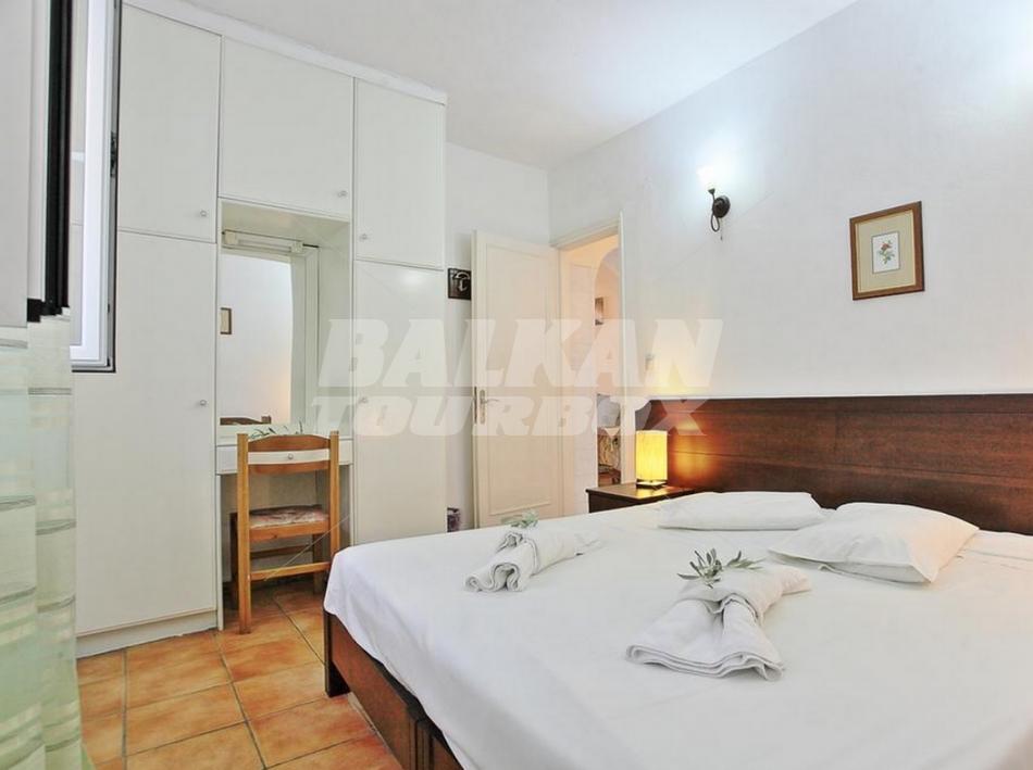 holiday in Kaminaki Beachfront Apartments