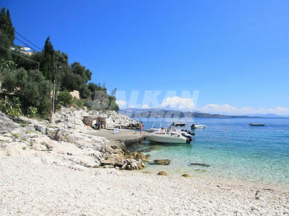 holiday in Kaminaki Beachfront Apartments