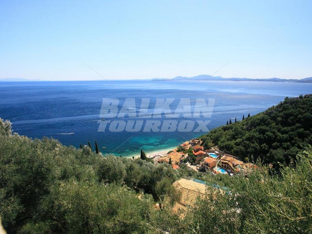 holiday in Kaminaki Beachfront Apartments
