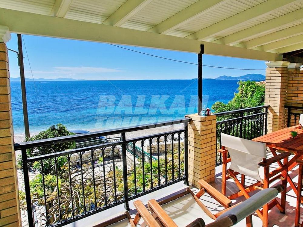 holiday in Kaminaki Beachfront Apartments