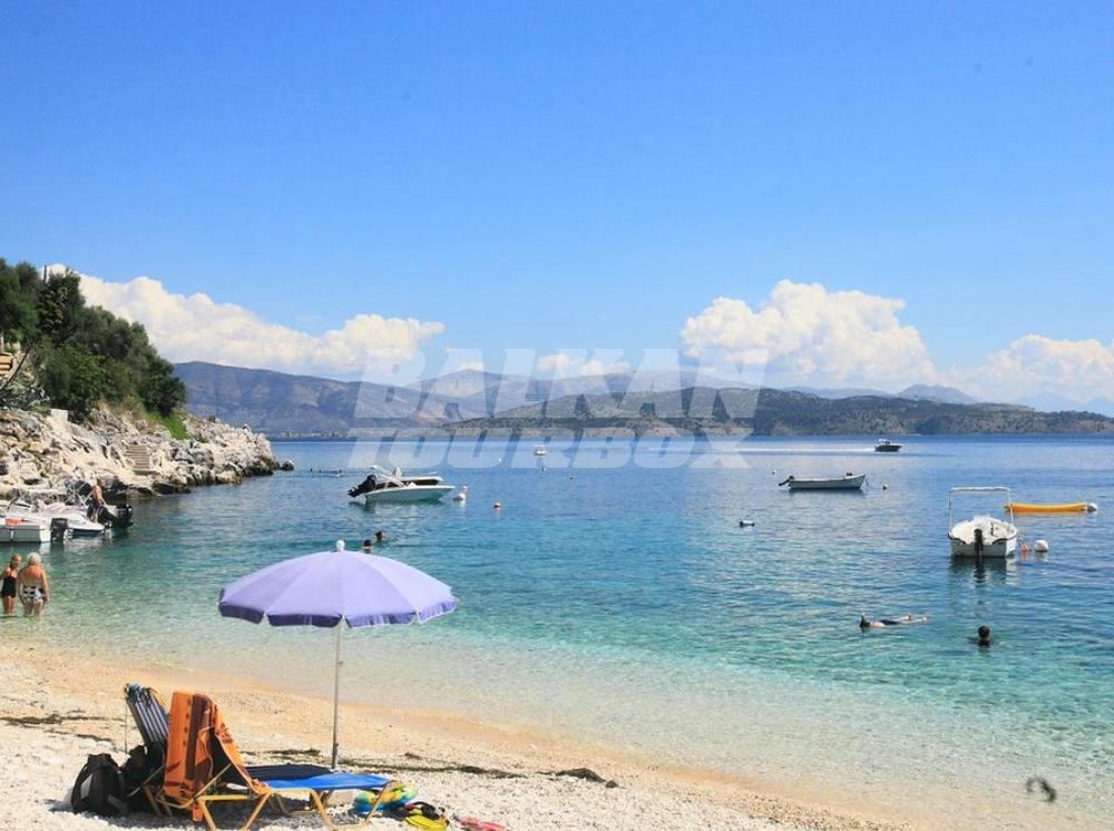 holiday in Kaminaki Beachfront Apartments