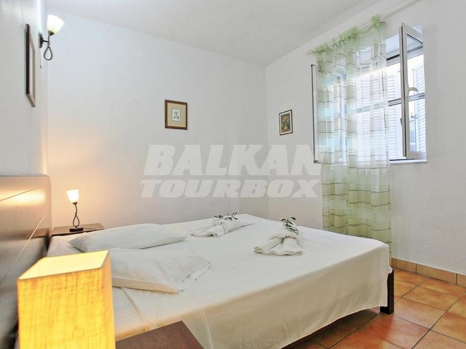 holiday in Kaminaki Beachfront Apartments
