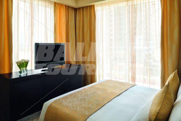 почивка в Movenpick Hotel Jumeirah Lakes Towers