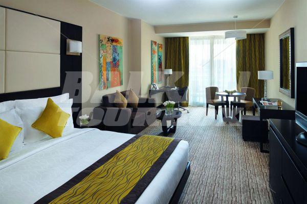 почивка в Movenpick Hotel Jumeirah Lakes Towers
