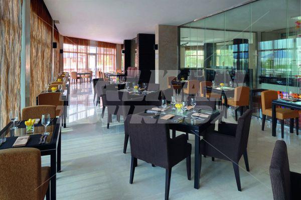 почивка в Movenpick Hotel Jumeirah Lakes Towers