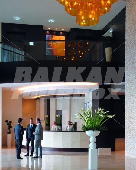 почивка в Movenpick Hotel Jumeirah Lakes Towers