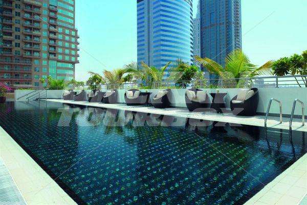 почивка в Movenpick Hotel Jumeirah Lakes Towers