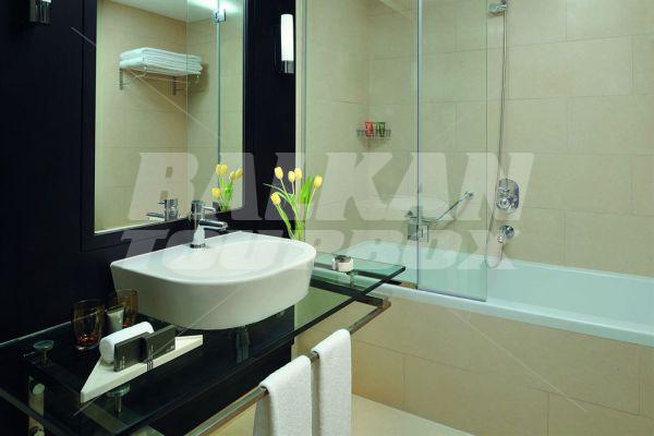 почивка в Movenpick Hotel Jumeirah Lakes Towers