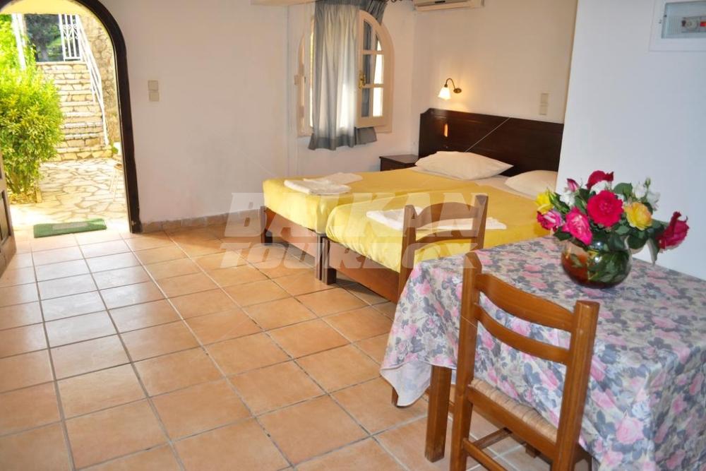 holiday in Studio apartments Maria with pool in Agios Gordios Beach