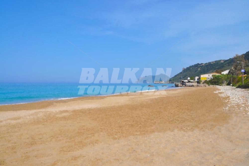 holiday in Studio apartments Maria with pool in Agios Gordios Beach