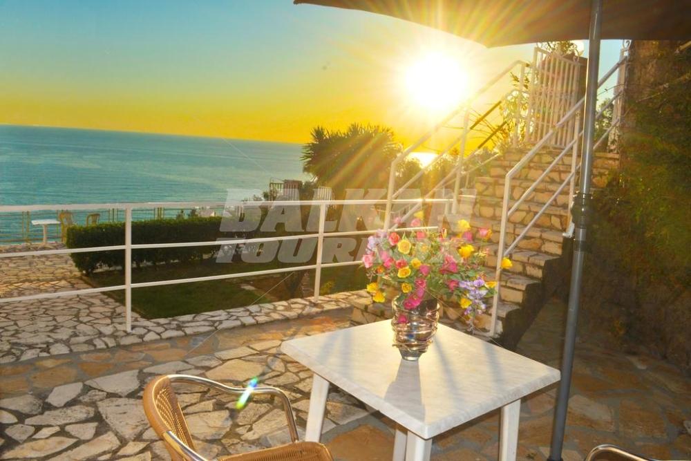 holiday in Studio apartments Maria with pool in Agios Gordios Beach