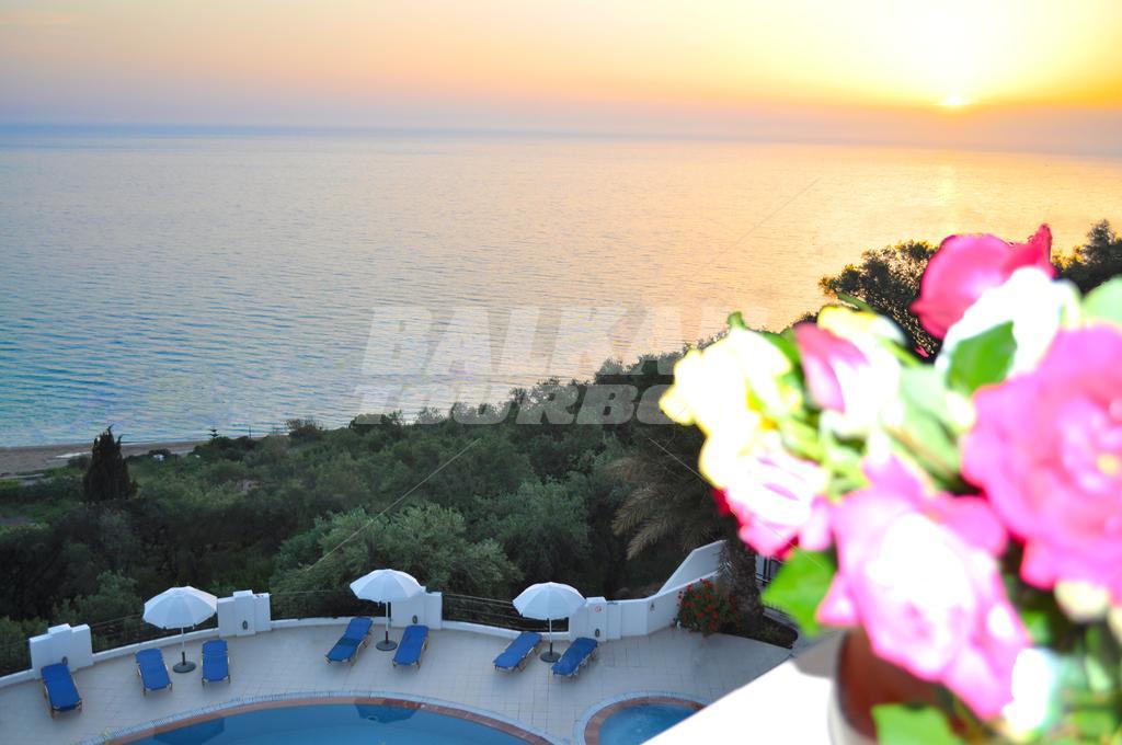 holiday in Studio apartments Maria with pool in Agios Gordios Beach