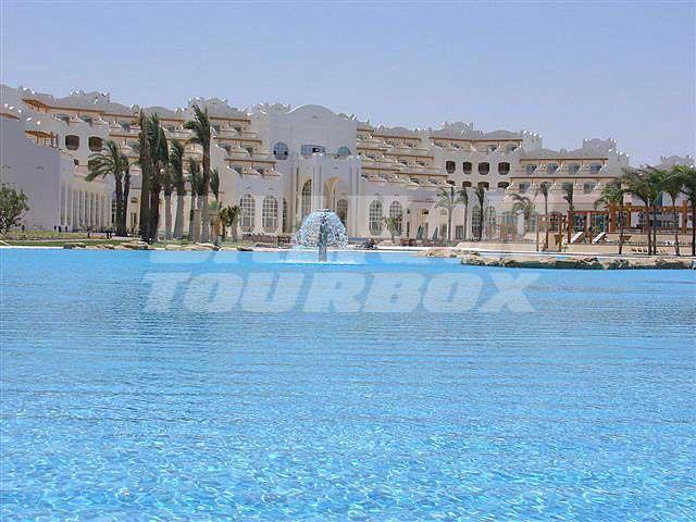 почивка в  Pyramisa Blue Lagoon Resort