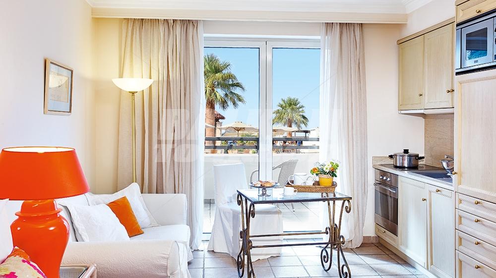 holiday in Grand Leoniki Residence by Grecotel