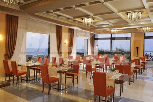 holiday in Grand Hotel Holiday Resort