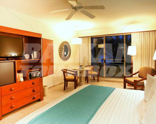 почивка в Hola Grand Faro Los Cabos