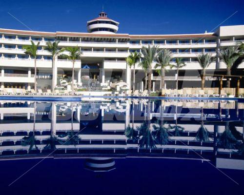 почивка в Hola Grand Faro Los Cabos