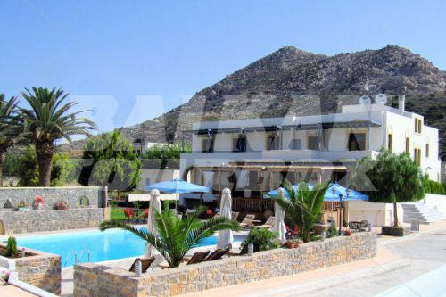 holiday in Emporios Bay