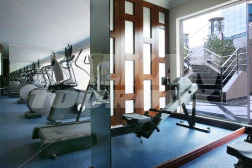 почивка в Al Sondos Suites by Le Meridien