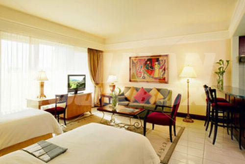 почивка в Al Sondos Suites by Le Meridien
