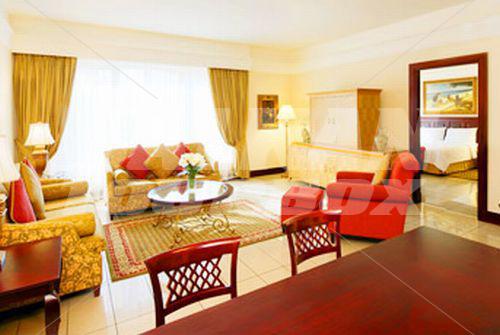 почивка в Al Sondos Suites by Le Meridien