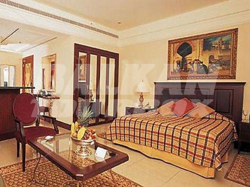 почивка в Al Sondos Suites by Le Meridien