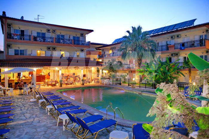 почивка в Sarantis Hotel
