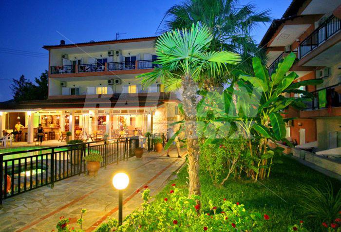почивка в Sarantis Hotel