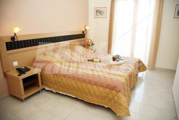 почивка в Sarantis Hotel