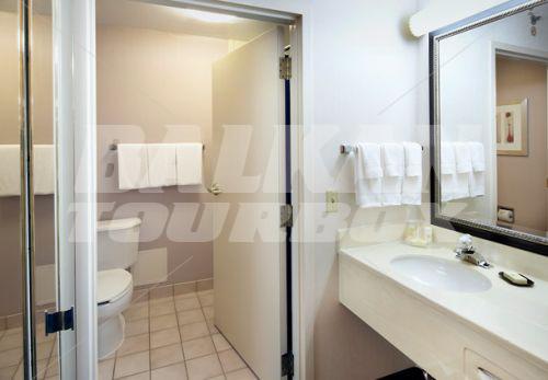 почивка в Courtyard by Marriott Columbus Airport
