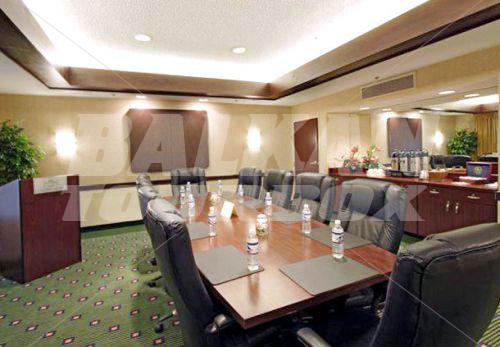 почивка в Courtyard by Marriott Columbus Airport