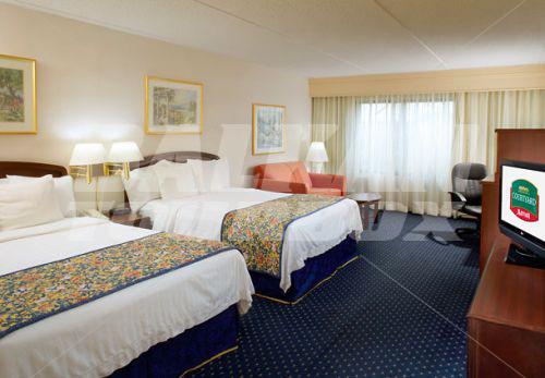 почивка в Courtyard by Marriott Columbus Airport
