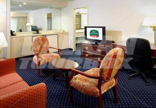 почивка в Courtyard by Marriott Columbus Airport