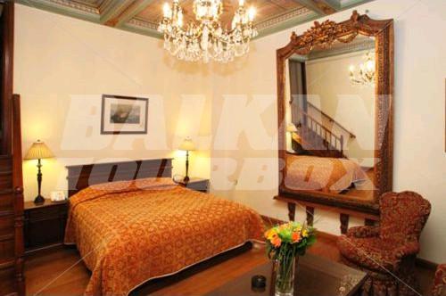 holiday in Syrou Melathron