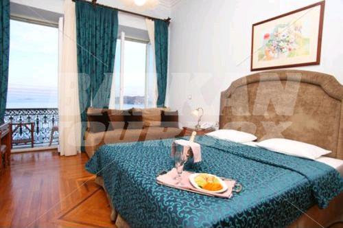 holiday in Syrou Melathron