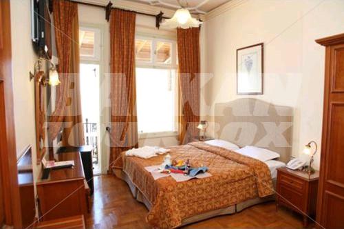 holiday in Syrou Melathron
