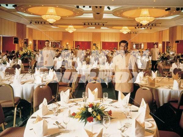 почивка в Al Bustan Rotana
