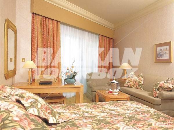 почивка в Al Bustan Rotana